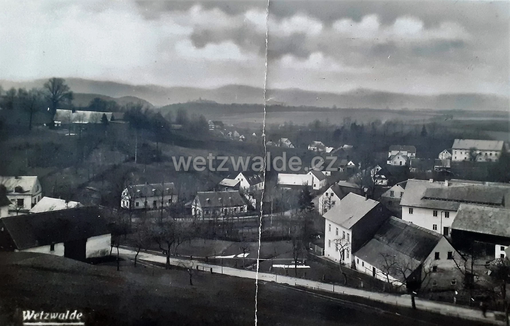 Václavice, pohled k odbočce na Uhelnou. Odeslán z Hrádku v roce 1934. (archiv Pavel Štok).