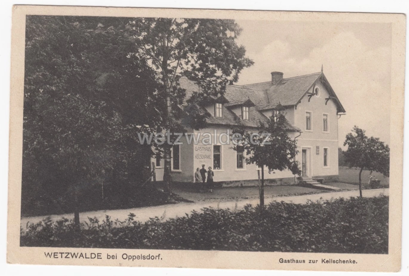 Na státní hranici u cesty do Lázní Opolno stával hostinec Keilschenke. V budově býval i celní úřad. Objekt dnes již bohužel nestojí.