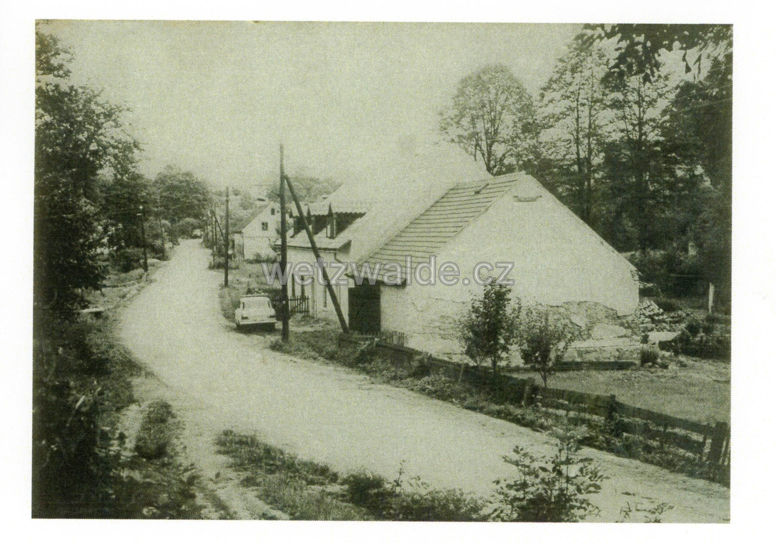 Za tímto domem kdysi stála bývalá hospoda U Zeleného stromu (Gasthaus zum grünen Baum) v horní části Václavic.
