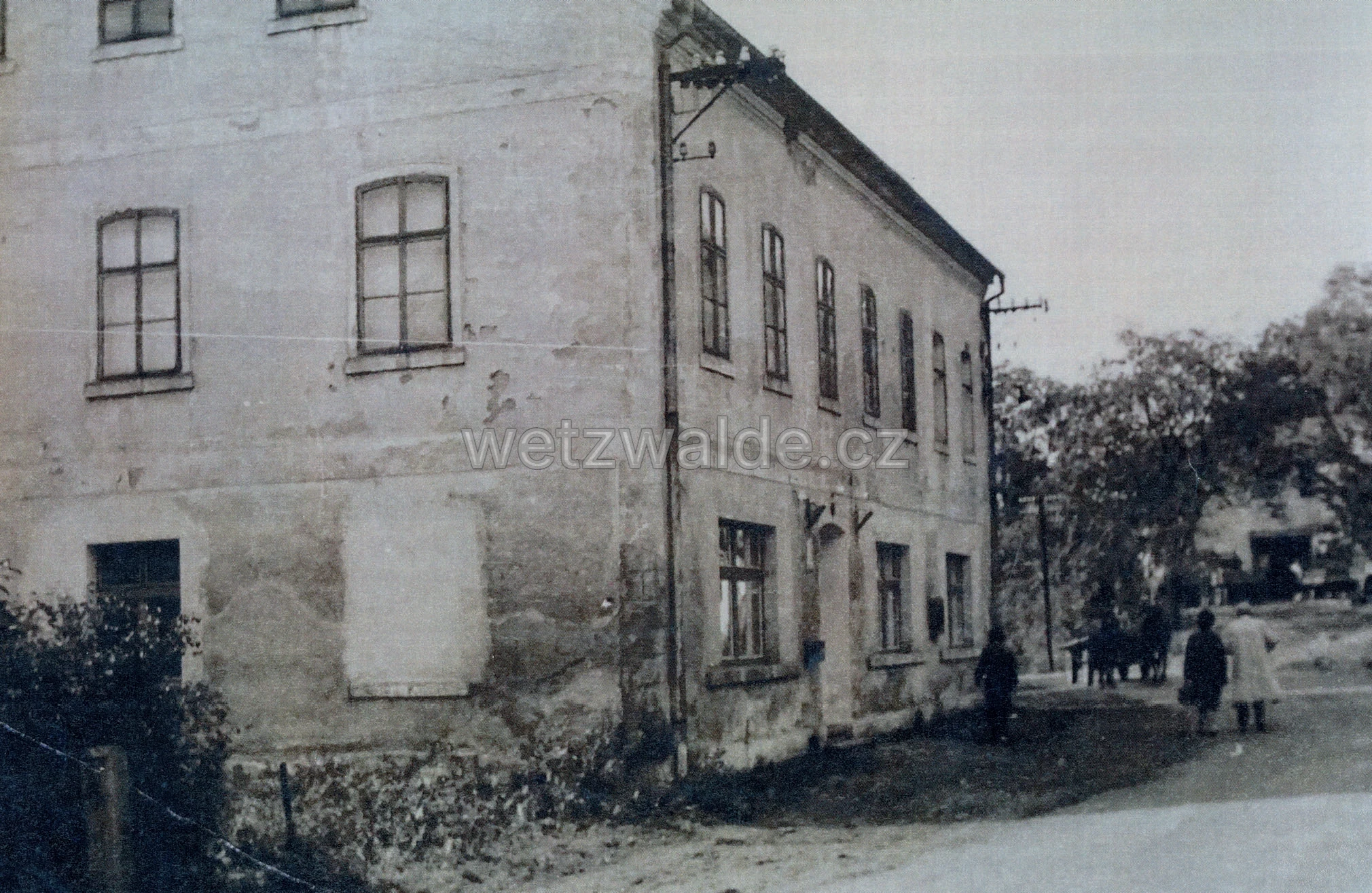 Hostinec Annenhof po druhé světové válce sloužil také jako kino, sál pro ochotníky a kadeřnictví. Po nějakou dobu se zde lepily mozaiky. Nakonec byl zbourán.