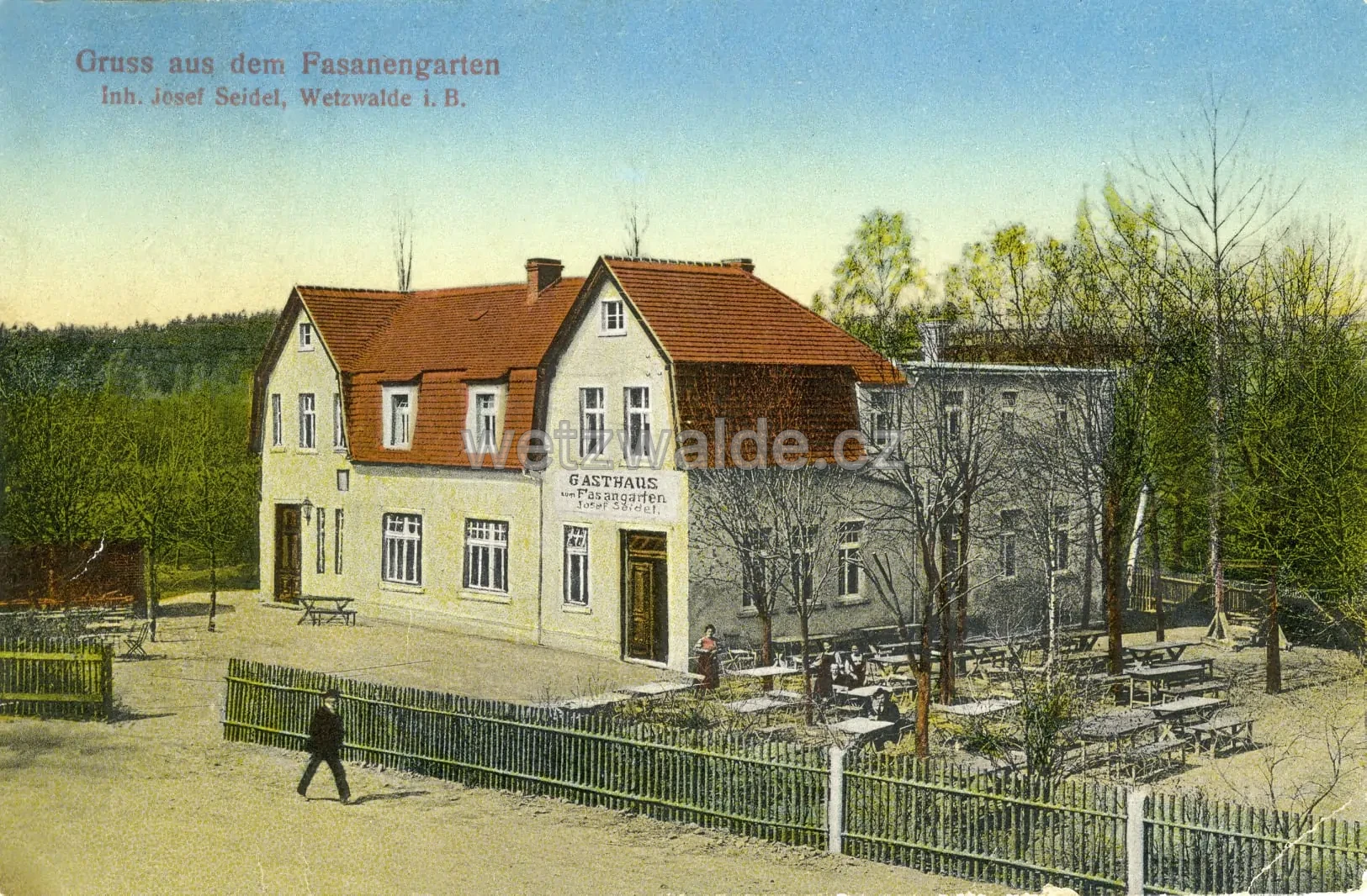 Václavice (Wetzwalde) na pohlednici kolem roku 1914 (již po přestavbě). Hostinec zum Fasangarten.