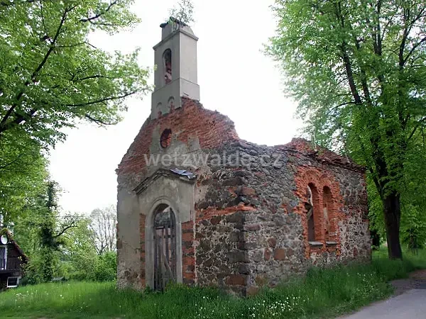 Uhelná - kaplička před rekonstrukcí.
