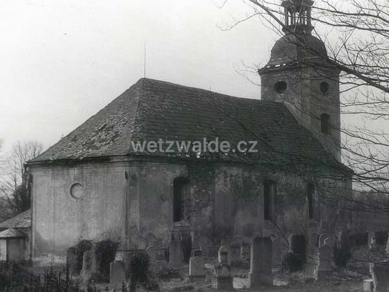 Kostel před demolicí v roce 1976-b.