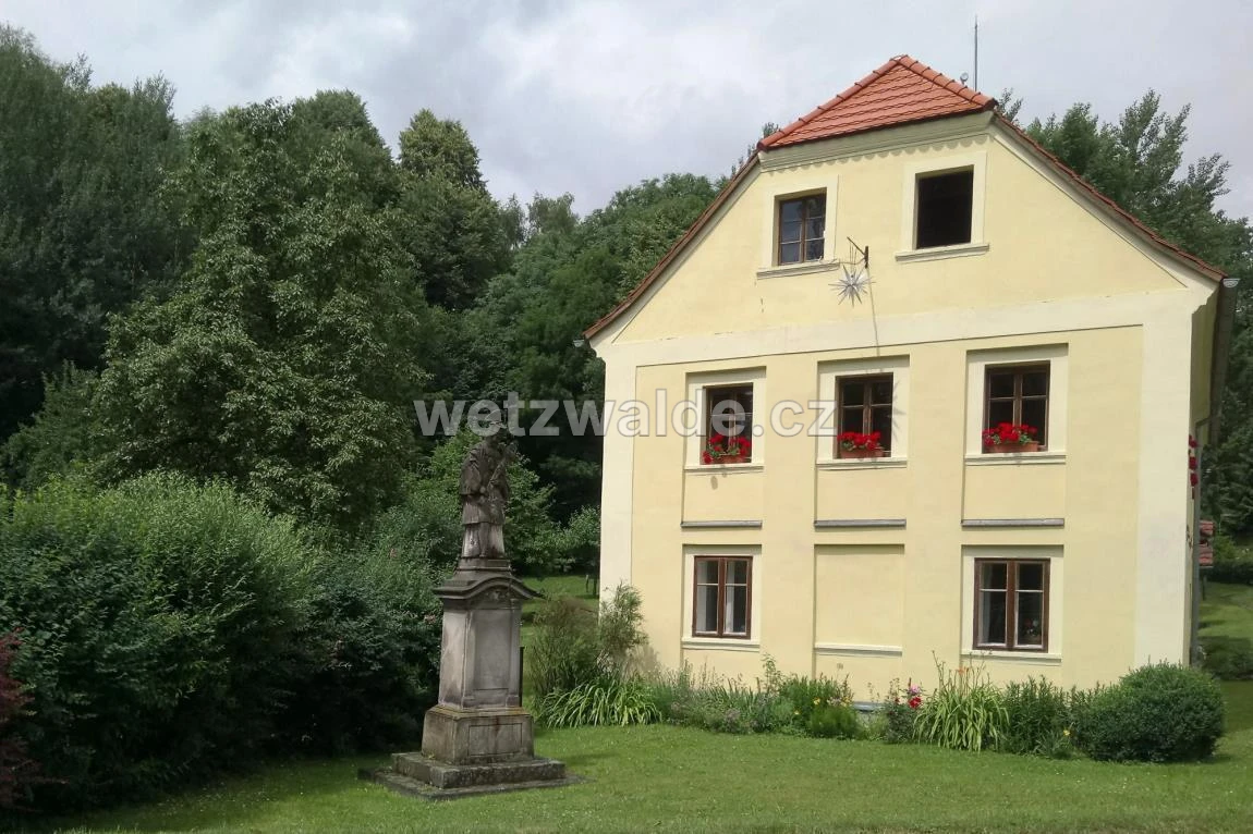 Socha sv. Jana Nepomuckého ve Václavicích