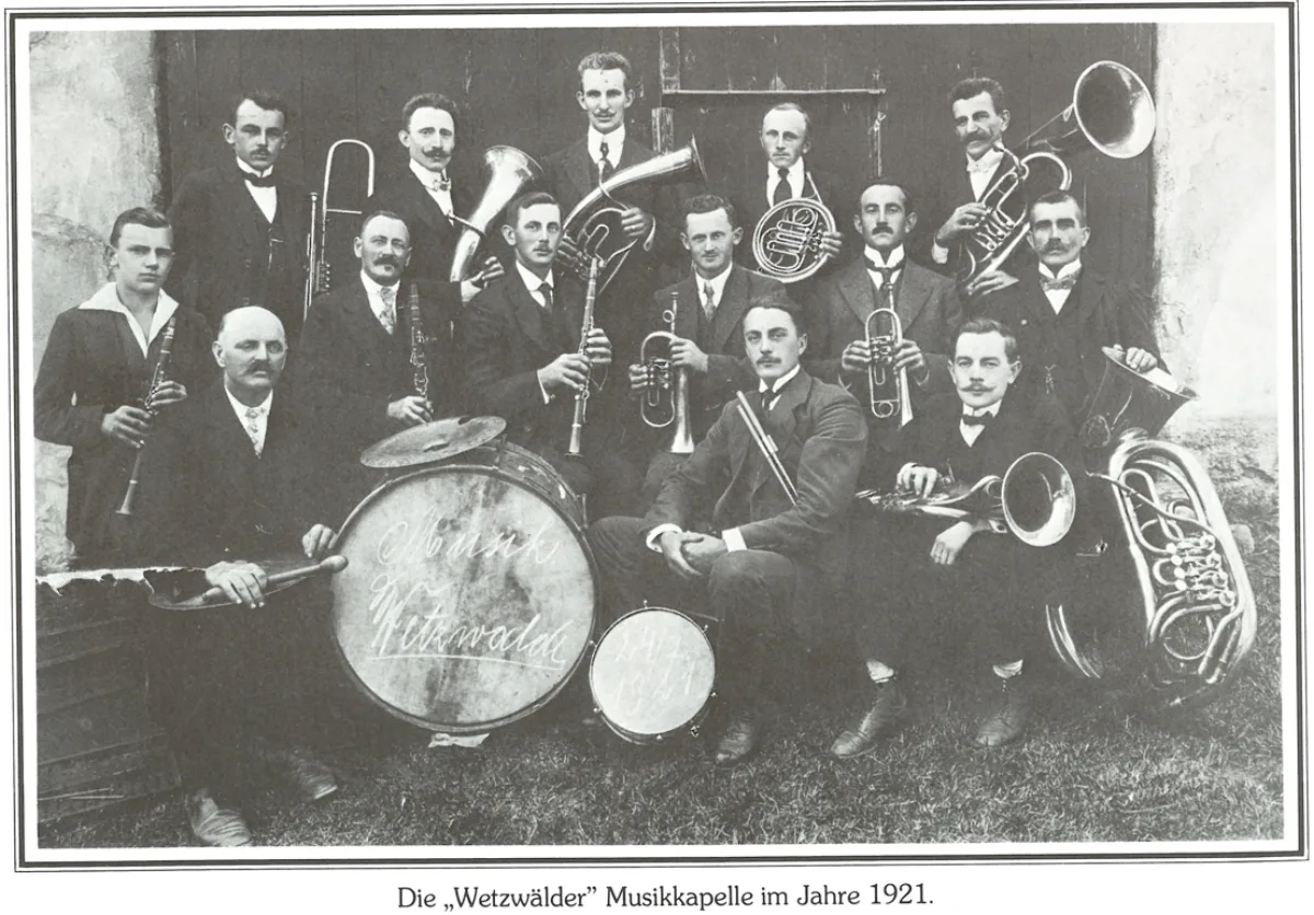 Dobová fotografie václavické hudební kapely Wetzwälder z roku 1921
